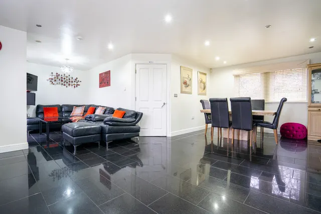 Long Croft View, Batley, photo 3