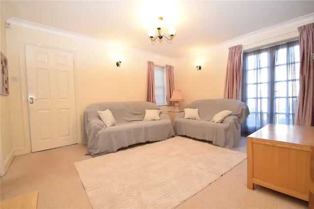 Calcott Park, Yateley, GU46, photo 3
