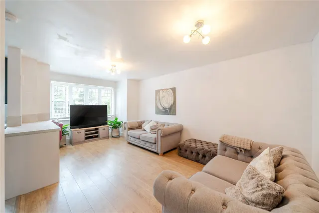 Photo 2 — Springfield Gardens, West Wickham, BR4