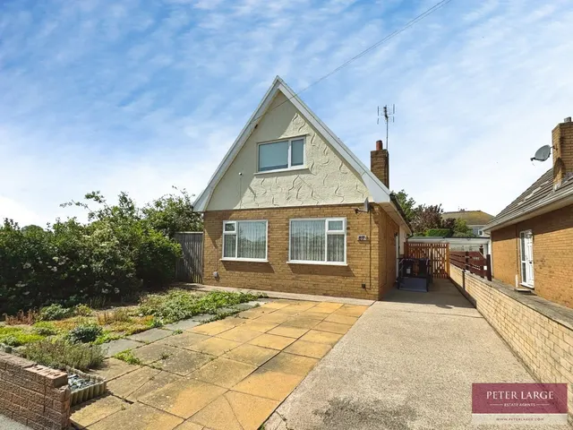Tynewydd Road, Rhyl, Denbighshire, LL18 4BP, photo 1