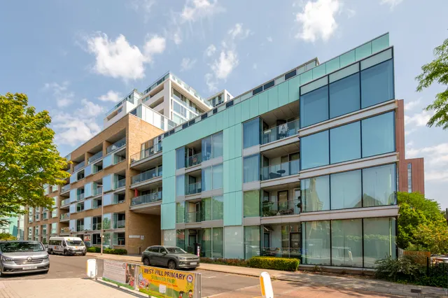 48 Beacon Tower, 1 Spectrum Way, London, photo 1