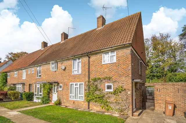 Thornfield Road, Banstead SM7 2HX, photo 1
