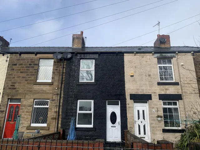 Waterloo Road, BARNSLEY, photo 1
