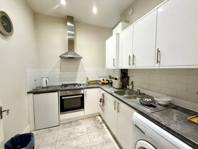 Finchley Road, London, NW8, photo 3