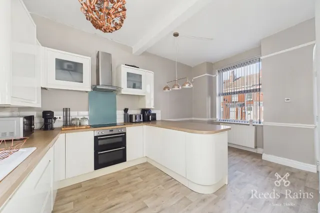 Mottram Road, Hyde, SK14, photo 3