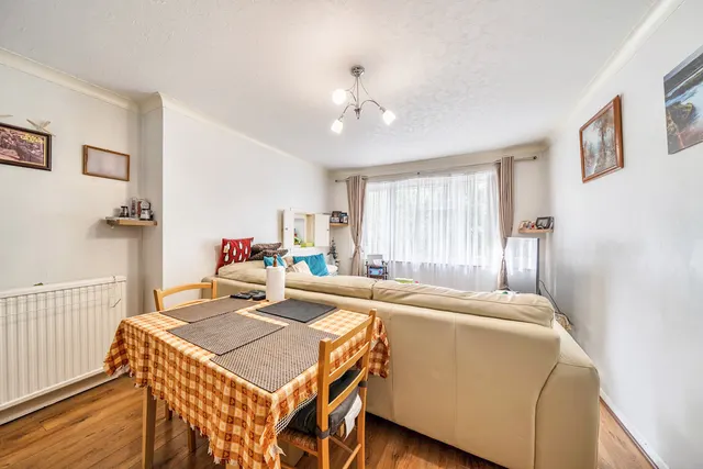 Gulliver Close, Northolt, UB5, photo 3