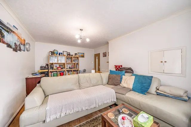 Gulliver Close, Northolt, UB5, photo 2