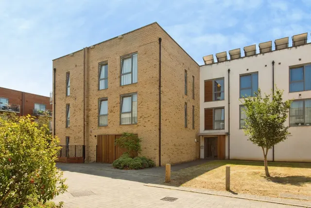 Spring Drive, Trumpington, CB2, photo 1