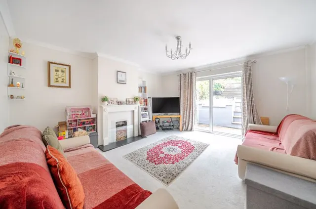 Photo 2 — Mead Way, Coulsdon CR5 1PH