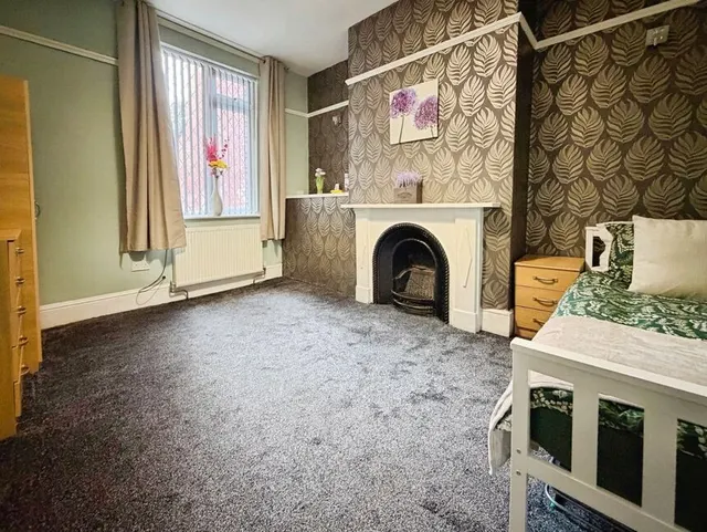 Liverpool Road, Eccles, M30, photo 1