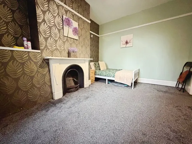 Liverpool Road, Eccles, M30, photo 2