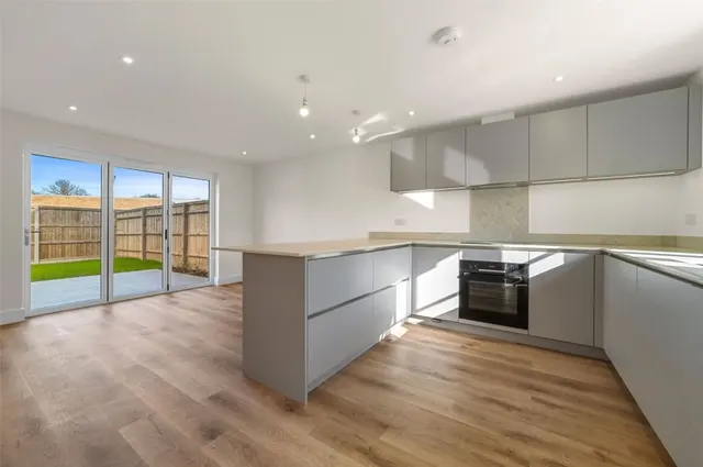 with 3 bedrooms in Perry Green, Much Hadham, SG10, photo 2