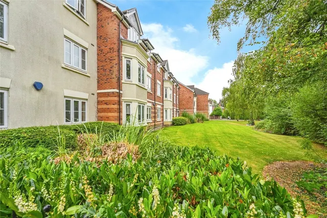 Hollins Drive, Stafford, Staffordshire, ST16, photo 1