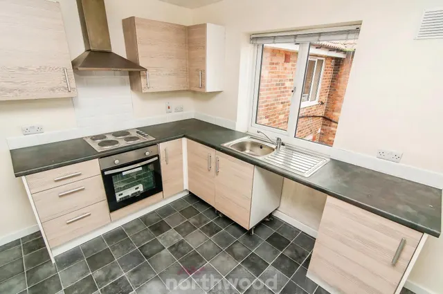 Holmes Carr Crescent, Rossington, DN11, photo 3