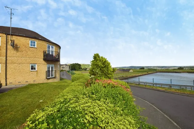 Gilstead, Bradford, West Yorkshire, photo 1