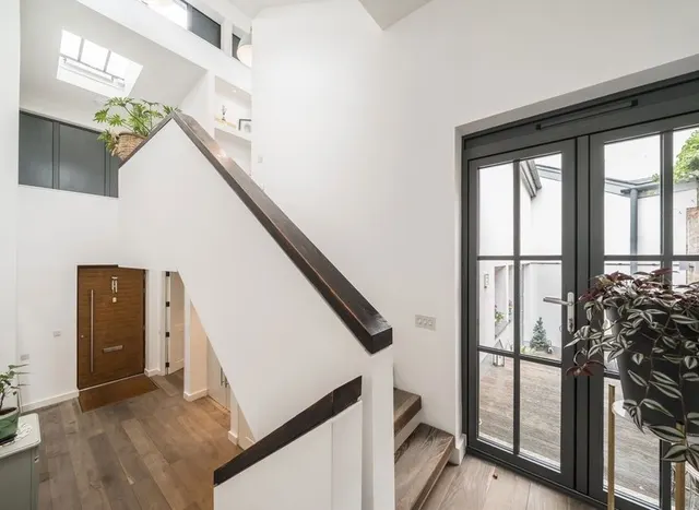 Photo 3 — Porteus Place, Clapham, SW4