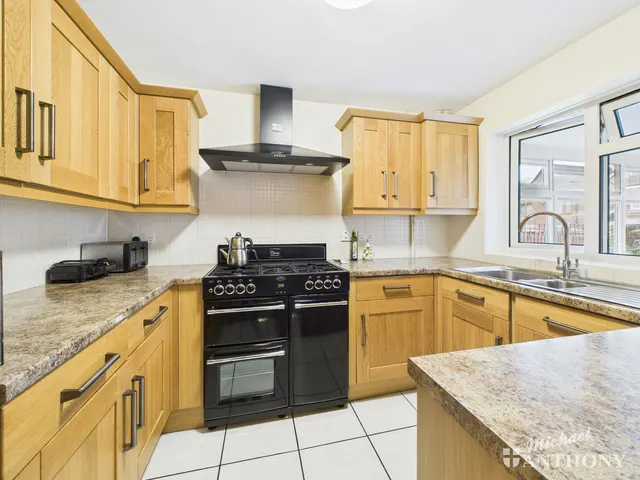 Photo 2 — Granes End, Great Linford, Milton Keynes, MK14 5DX