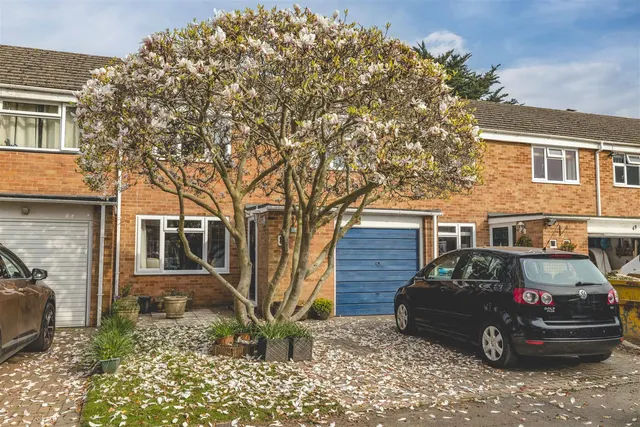 Holly Crescent, Windsor, SL4 5SL, photo 1