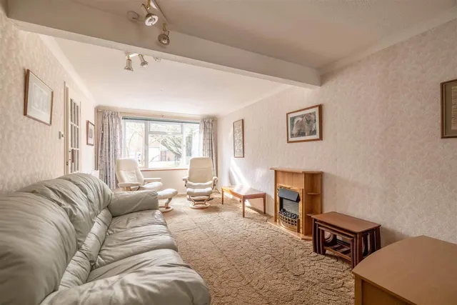 Photo 3 — Holly Crescent, Windsor, SL4 5SL