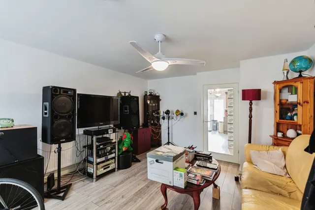 Pennystone Road, FY2, photo 3
