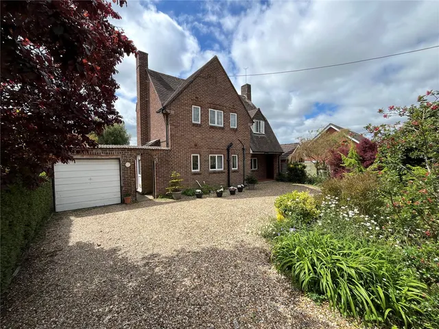 Meadow Road, Ringwood, Hampshire, BH24 1RU, photo 1