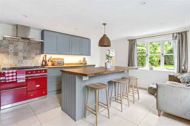 House Under Offer with 4 bedrooms in Shudy Camps, CB21, photo 2