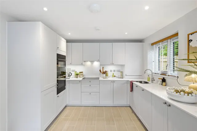 Bakeham Lane, Englefield Green, TW20, photo 2