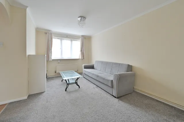 Watford, WD24, photo 2