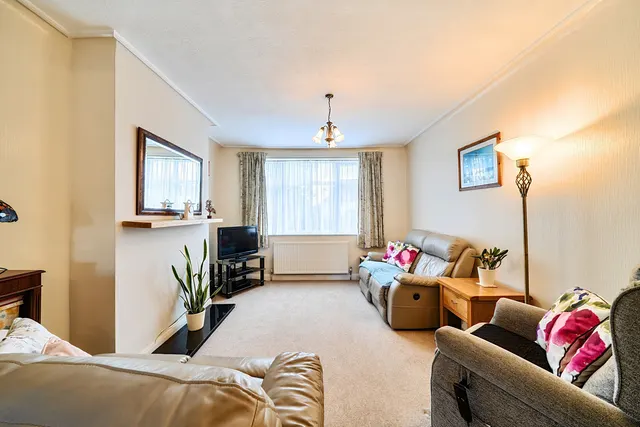 Field End Road, Ruislip, HA4, photo 2