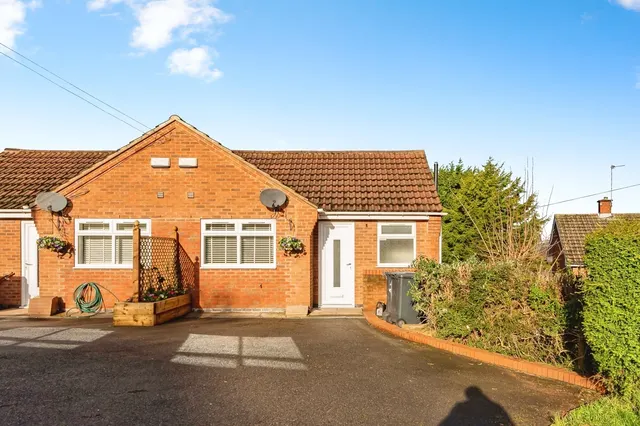Southdale Road, Carlton, Nottingham, Nottinghamshire, NG4, photo 1