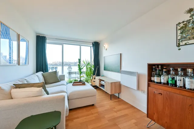 Photo 3 — Flat 11, 195 Long Lane, London