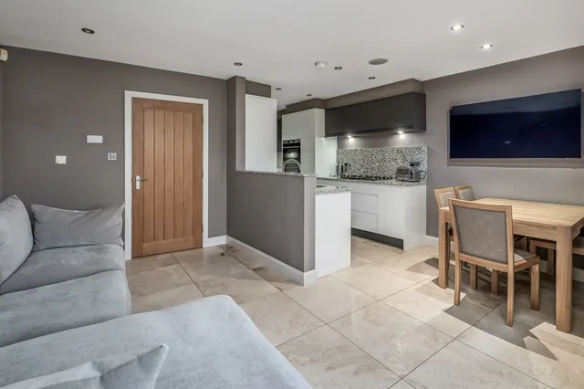 Edge View Crescent, Alderley Edge, photo 3