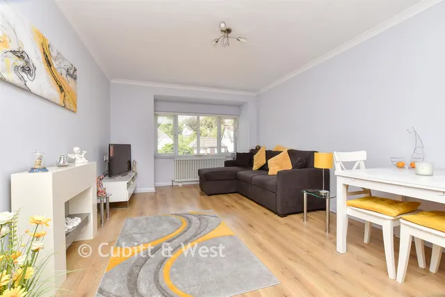 Brighton Road, Purley, CR8, photo 2