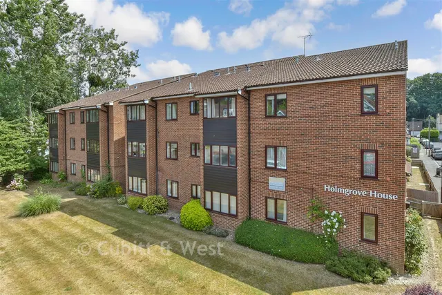 Brighton Road, Purley, CR8, photo 1