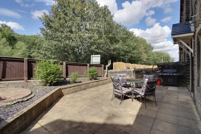 Meltham Road, Netherton, HD4, photo 2