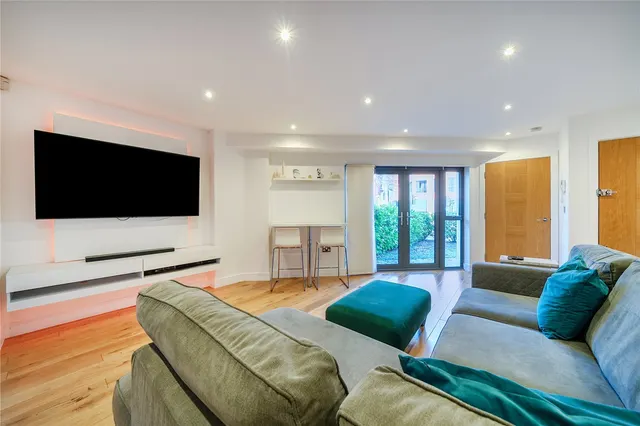 Masons Hill, BR2, photo 1