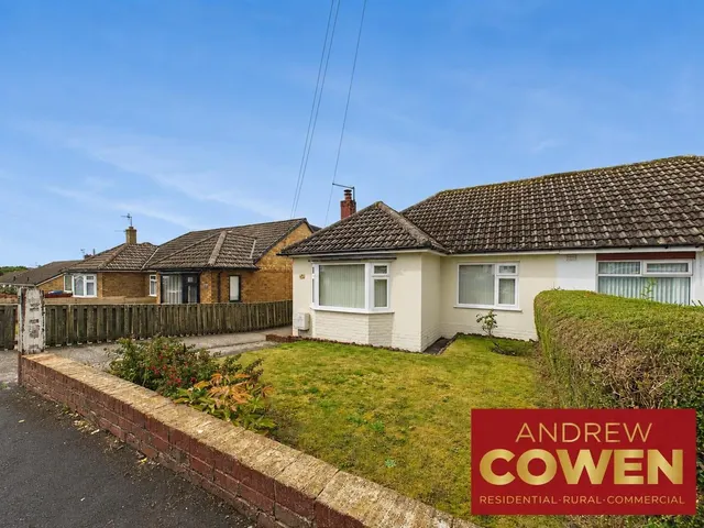 Photo 2 — Leighton Close, Scarborough YO12 4JZ