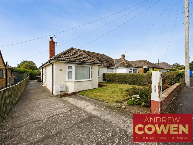 Leighton Close, Scarborough YO12 4JZ, photo 1