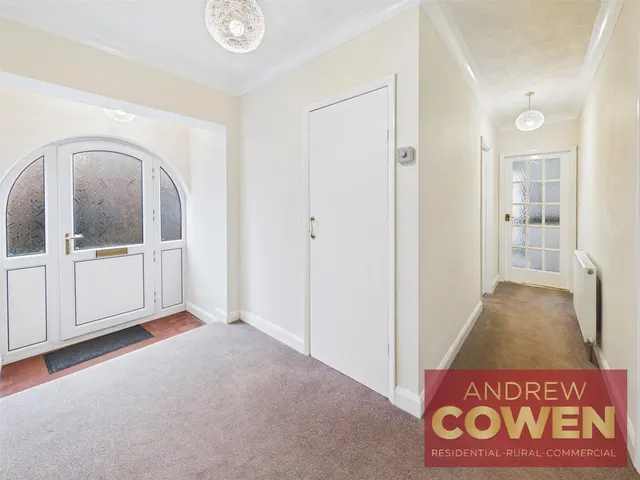 Photo 3 — Leighton Close, Scarborough YO12 4JZ