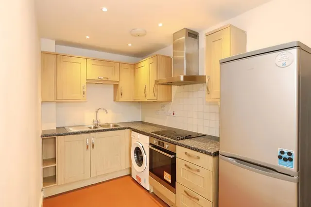 Reynolds Avenue, Redhill, RH1, photo 2