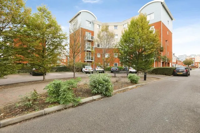Reynolds Avenue, Redhill, RH1, photo 1