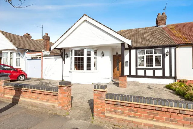 Loudoun Avenue, Ilford, IG6, photo 1