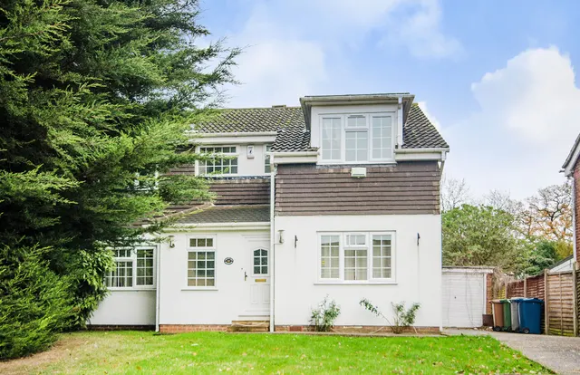 21 Highbanks Road, Pinner, photo 1