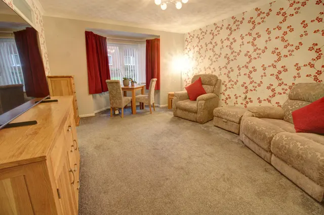 Ferndale Court, Thatcham, RG19, photo 2