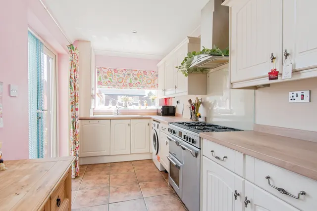 Castleford Road, Normanton, WF6, photo 2