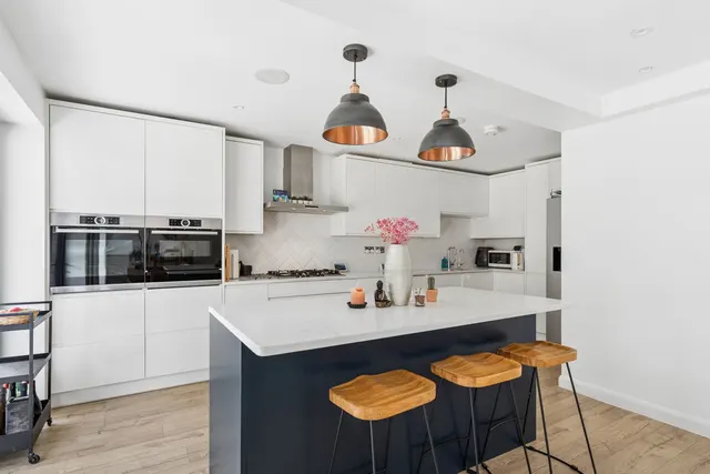 Brookdene Drive, Northwood, HA6, photo 2