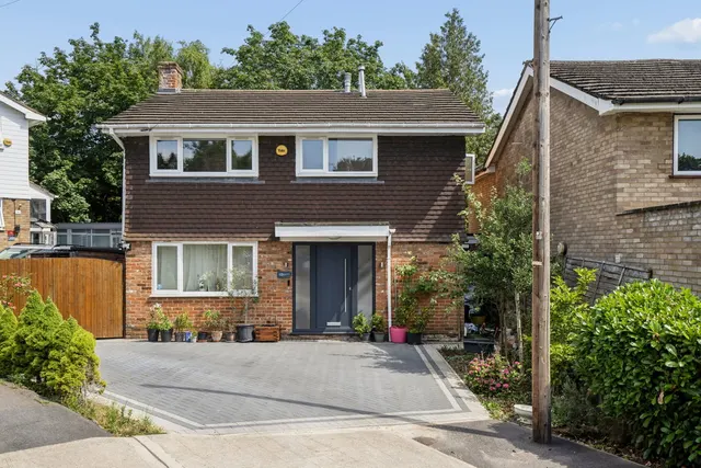 Brookdene Drive, Northwood, HA6, photo 1
