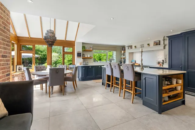 Stunning Chain Free Cottage in popular villlage, photo 2