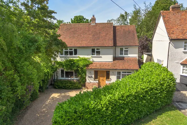Stunning Chain Free Cottage in popular villlage, photo 1
