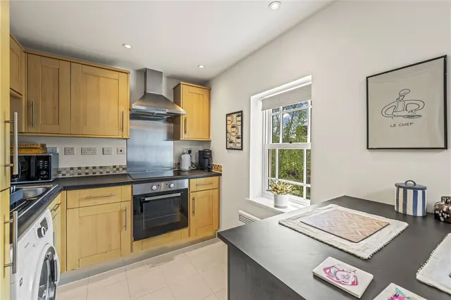 Photo 3 — 61 Aragon Road, Twickenham, TW1 3NG